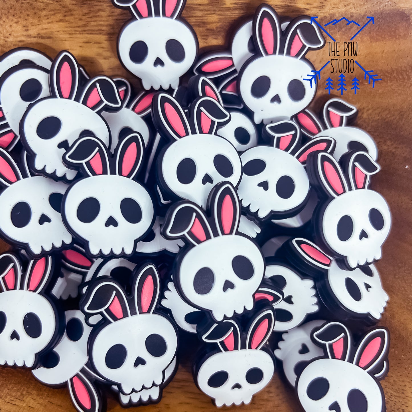 Skull bunny focal