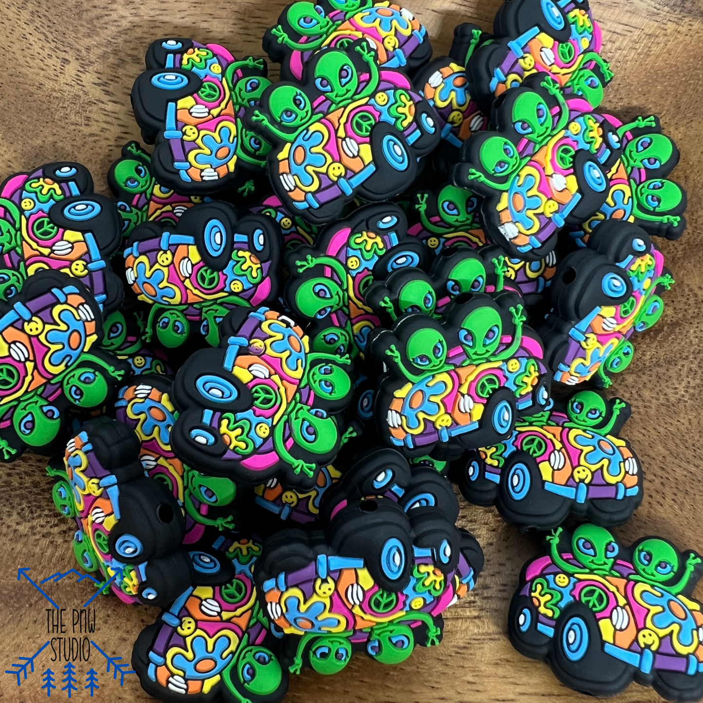 Groovy alien mobile focal